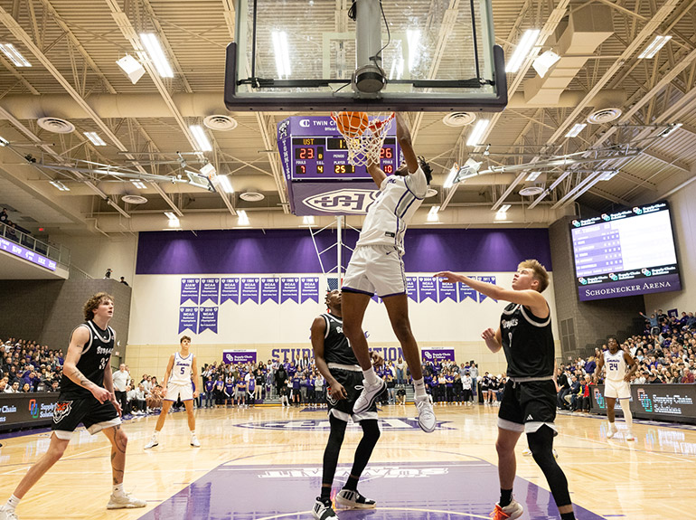 St. Thomas men’s basketball team scores a dunk in Schoenecker Arena 