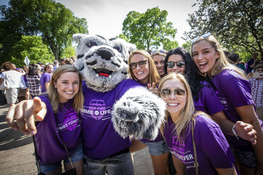 Students laughing with Tommie