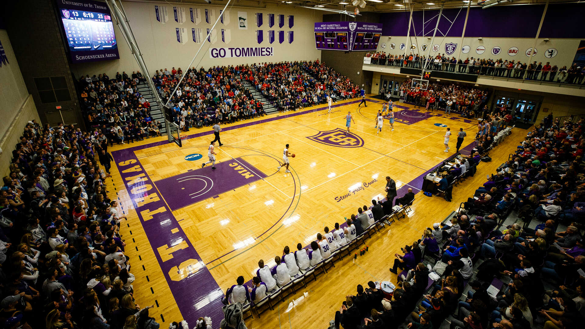 Overview of St. Thomas men's basketball game