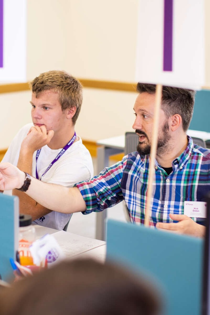 A student registering with the help of an Academic Advisor.